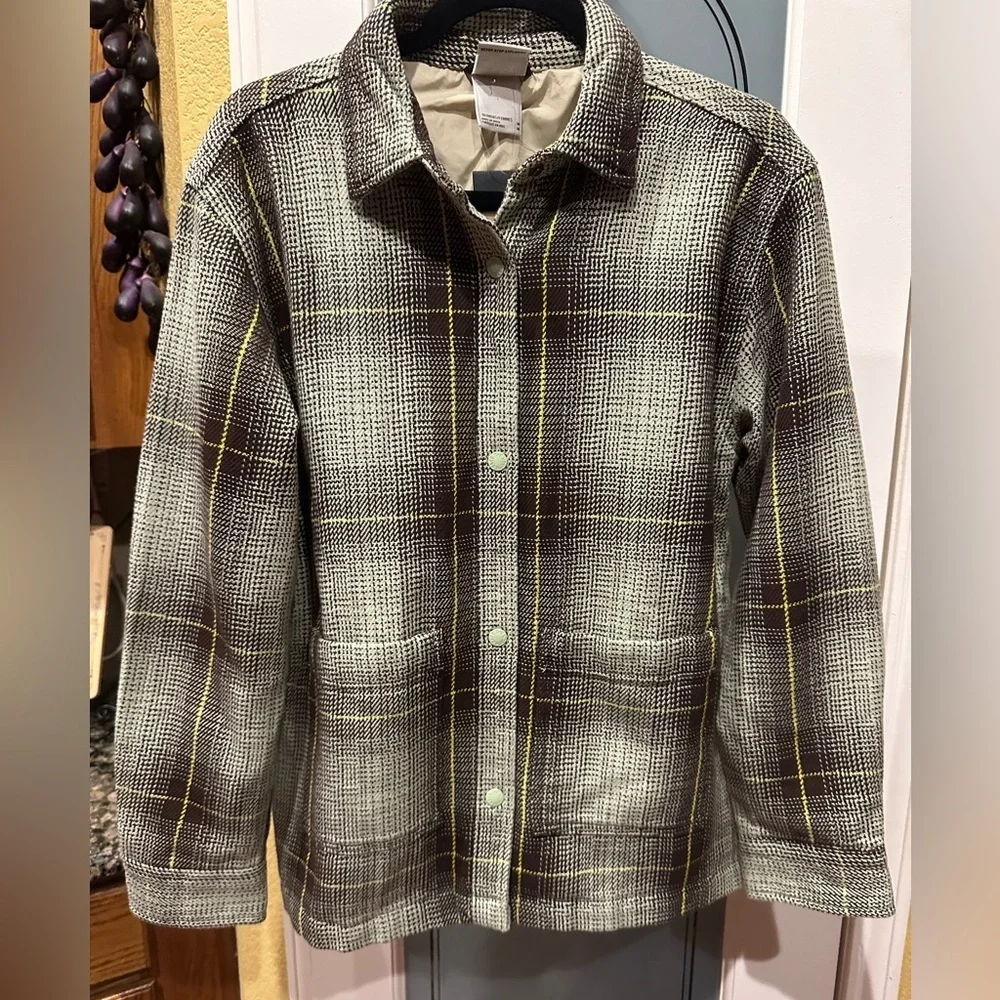 The North Face Valley Twill Utility plaid pattern with a relaxed fit size M